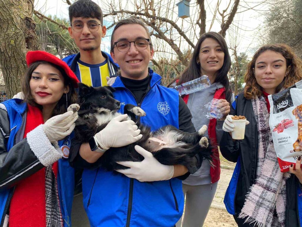 Muğla’da çocuklardan sokak hayvanlarına karşı duyarlı davranış