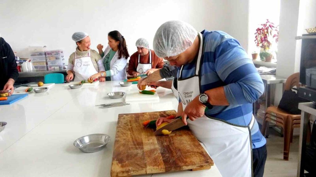 Muğla’da özel bireylere kahvaltı kursu veriliyor