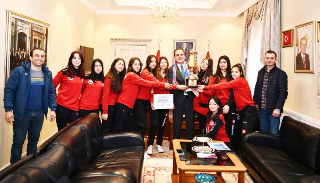 Şampiyonlardan Vali Akbıyık’a ziyaret