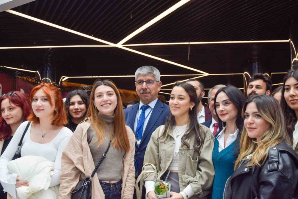 Sektör ve öğrenciler EGEKAF’ta buluştu