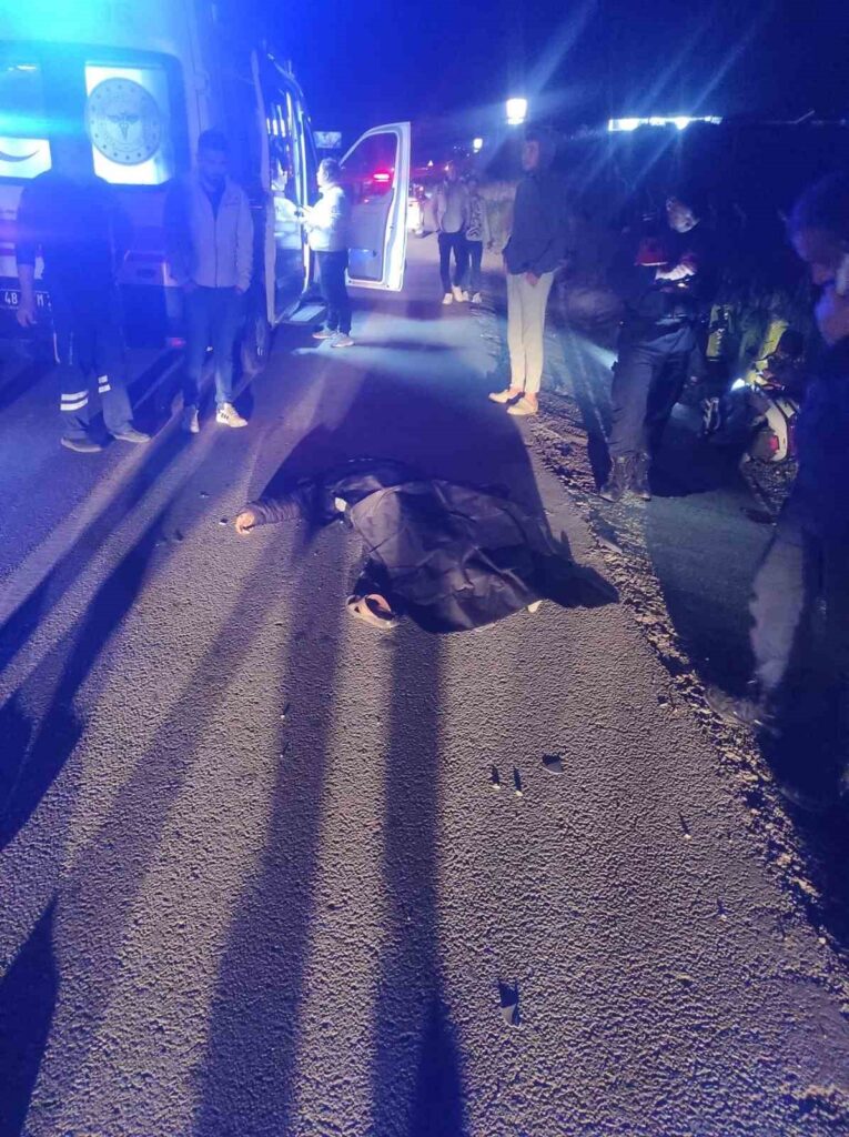 16 yaşındaki motosiklet sürücüsü 37 yaşındaki yayaya çarptı; yaya hayatını kaybetti sürücü ağır yaralı