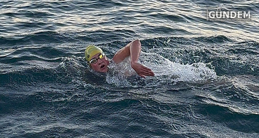 Aysu Türkoğlu Cook Strait geçişi için suya girdi