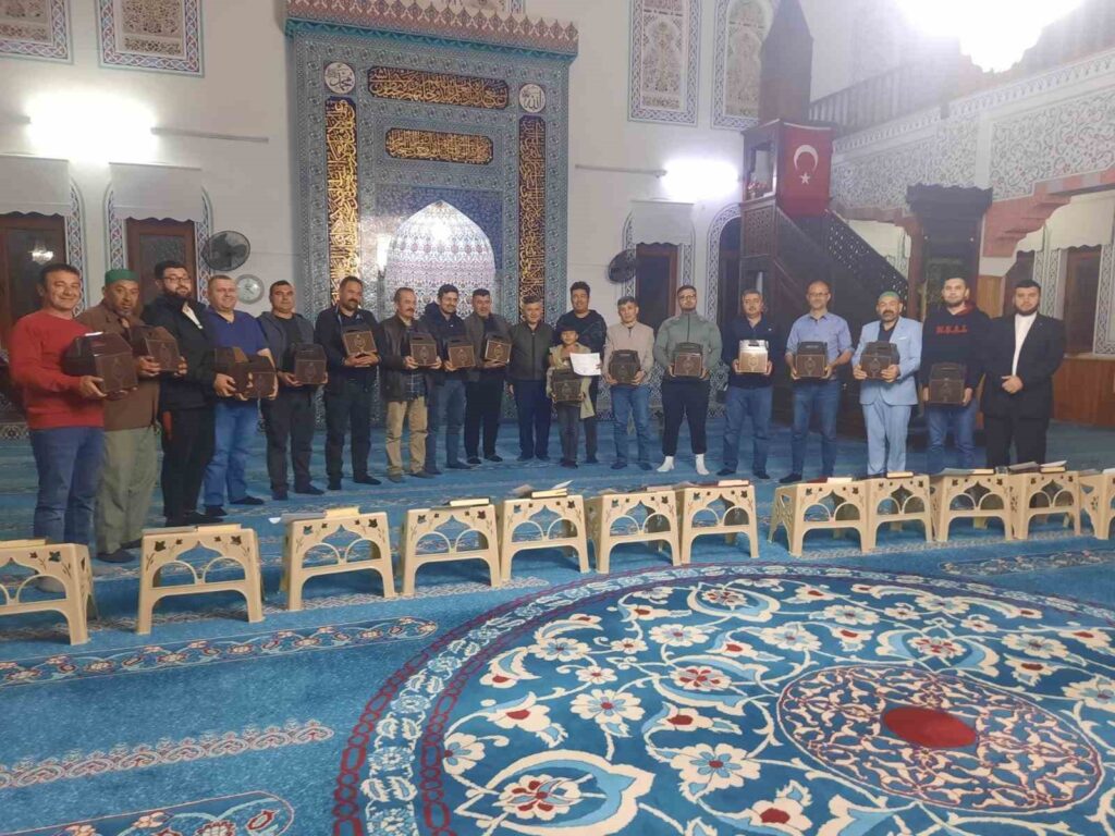 Köyceğiz’de Kur’an öğrenen kursiyerler belgelerini aldı