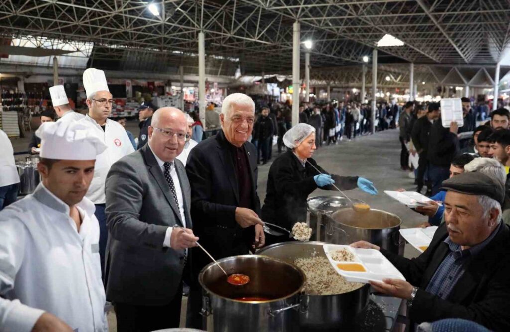 Menteşe Belediyesi’nden her gün 3 bin kişilik iftar yemeği