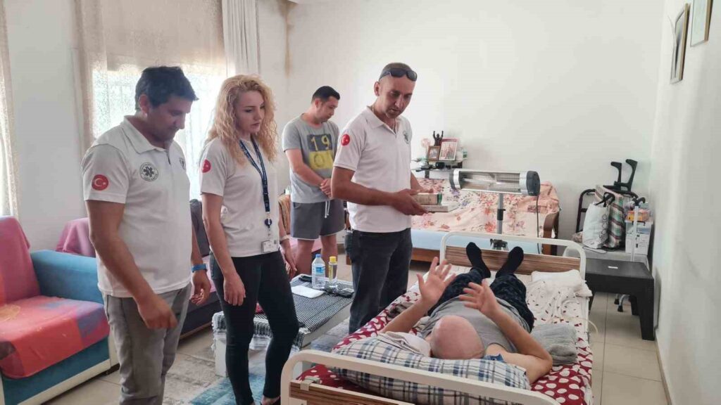 Bodrum Belediyesi, bayramda hastalara moral oluyor