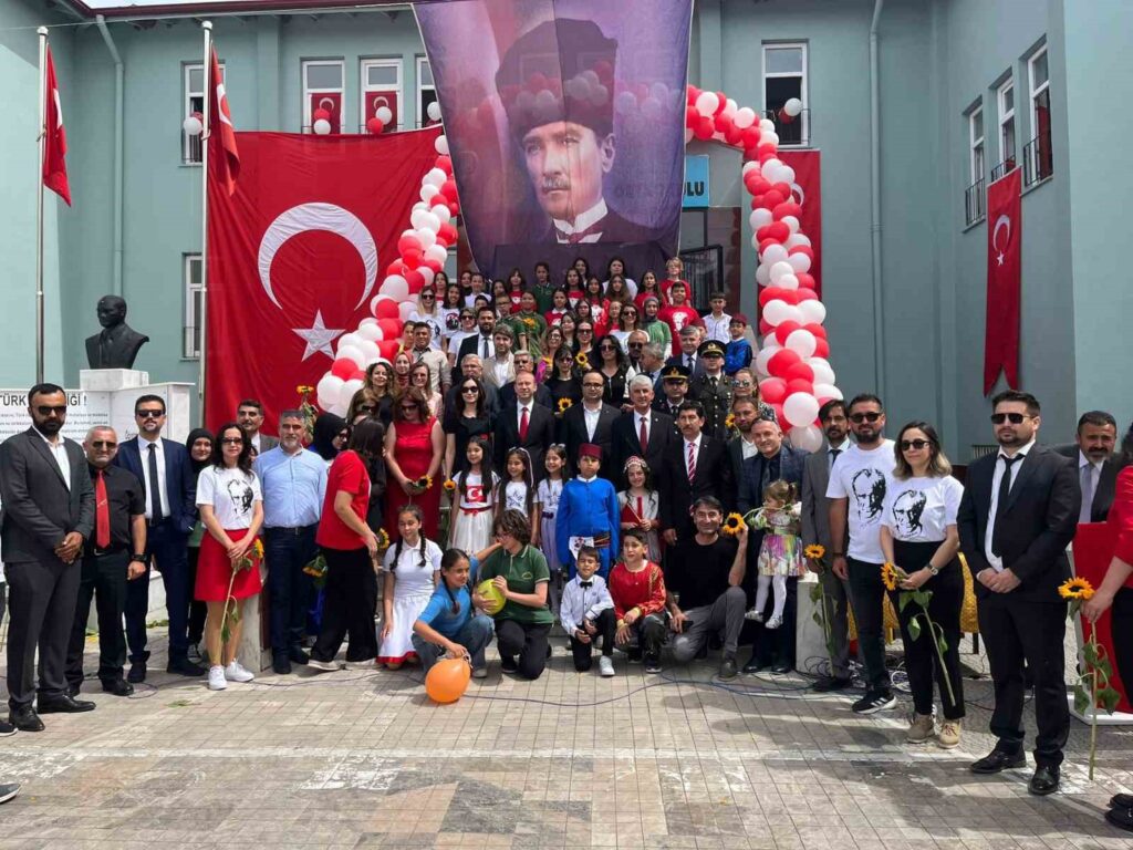 Köyceğiz’de 23 Nisan Ulusal Egemenlik ve Çocuk Bayramı coşkuyla kutlandı