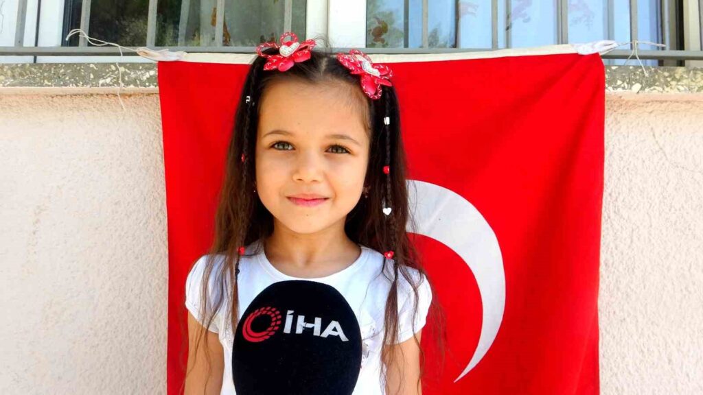 Minik Cansu’nun İstiklal Marşı sevgisi