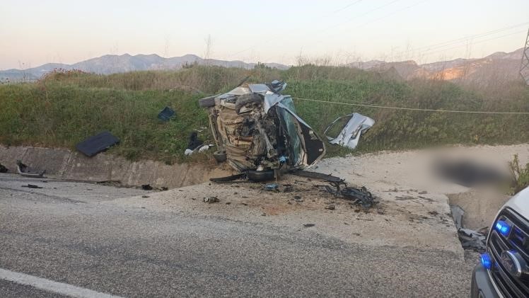 Trafik kazası 1 ölü, 2 yaralı