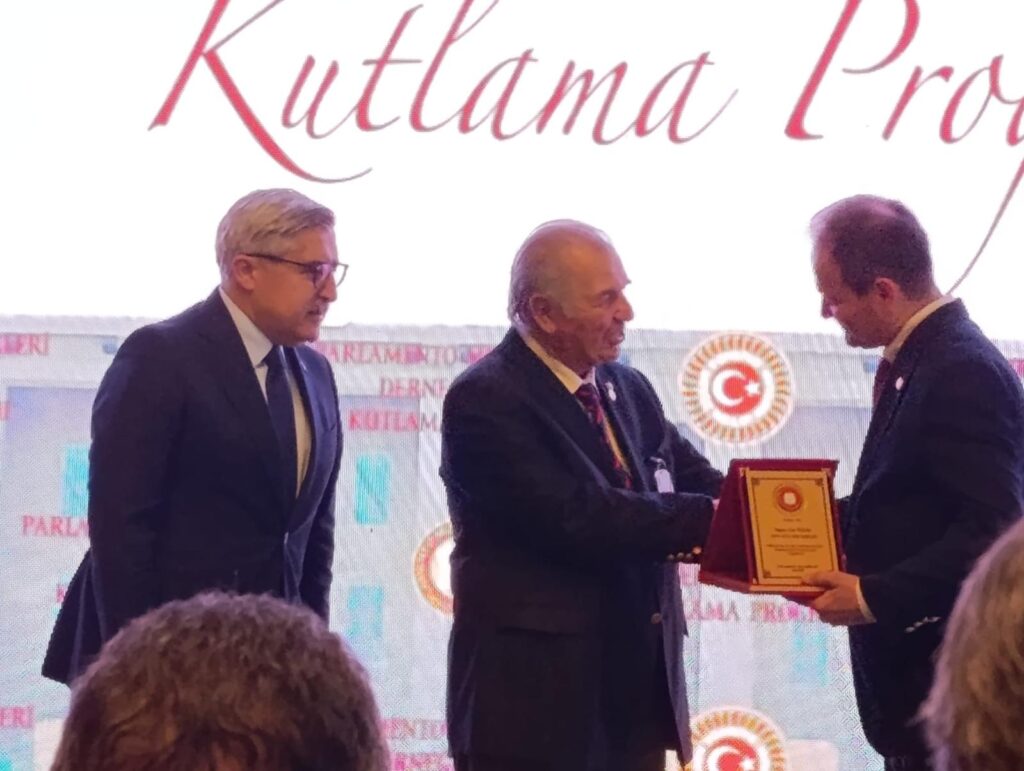 PMD’den Can Pulak’a plaket