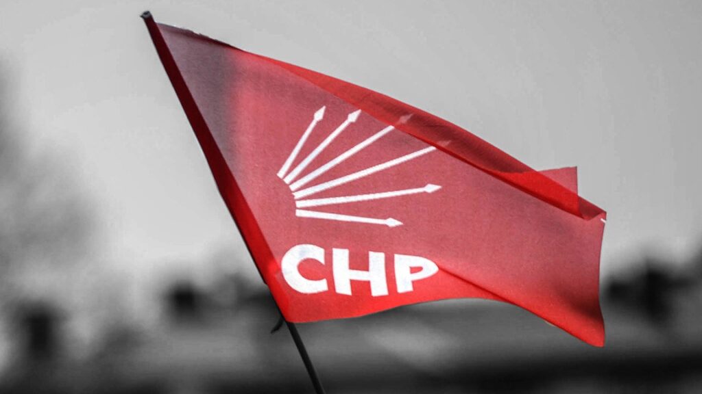 CHP’de Deprem; Özgür Çelik ve Yönetim Görevden Alındı