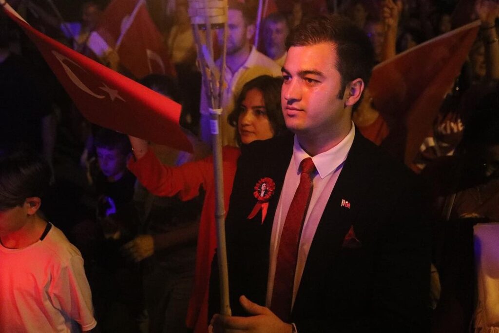 Özgürlük ve Demokrasi Gençlere Emanet