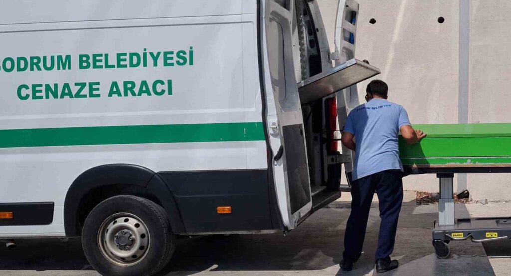 Terastan düşen tiyatrocu hayatını kaybetti