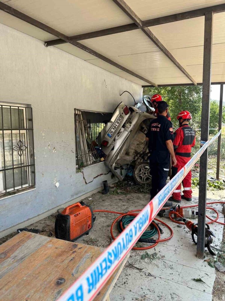 Otomobil yoldan çıktı, uzman çavuş yaşamını yitirdi