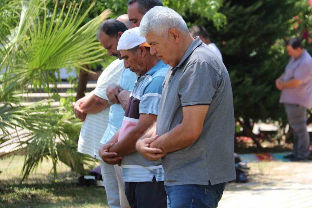 Haniye için gıyabi cenaze namazı kılındı