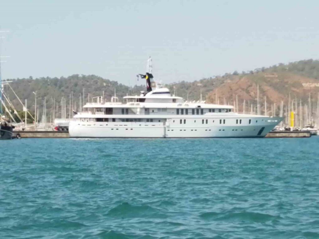 Mega yat ’White Rose’ 100 ton yakıt aldı