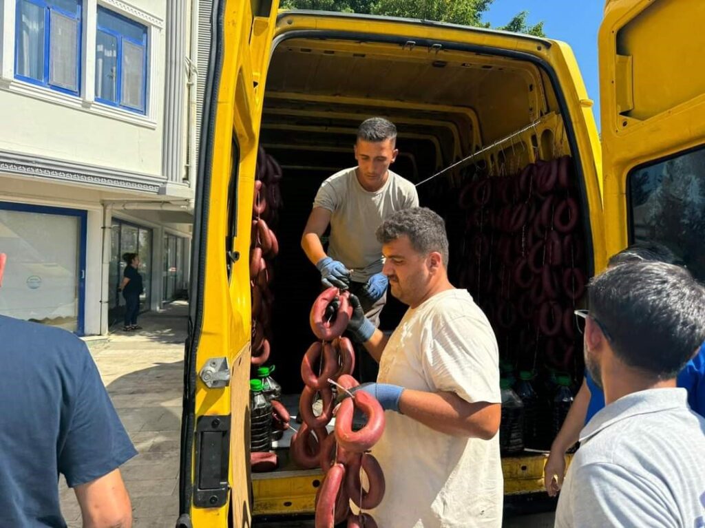 Sağlıksız gıda alarmı: 1 ton gıda ürünü imha edildi