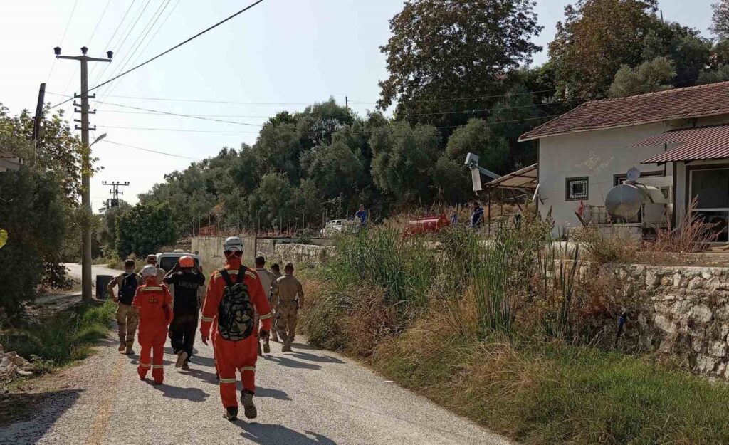 Ekipler kayıp 80 yaşındaki yaşlı kadın için seferber oldu