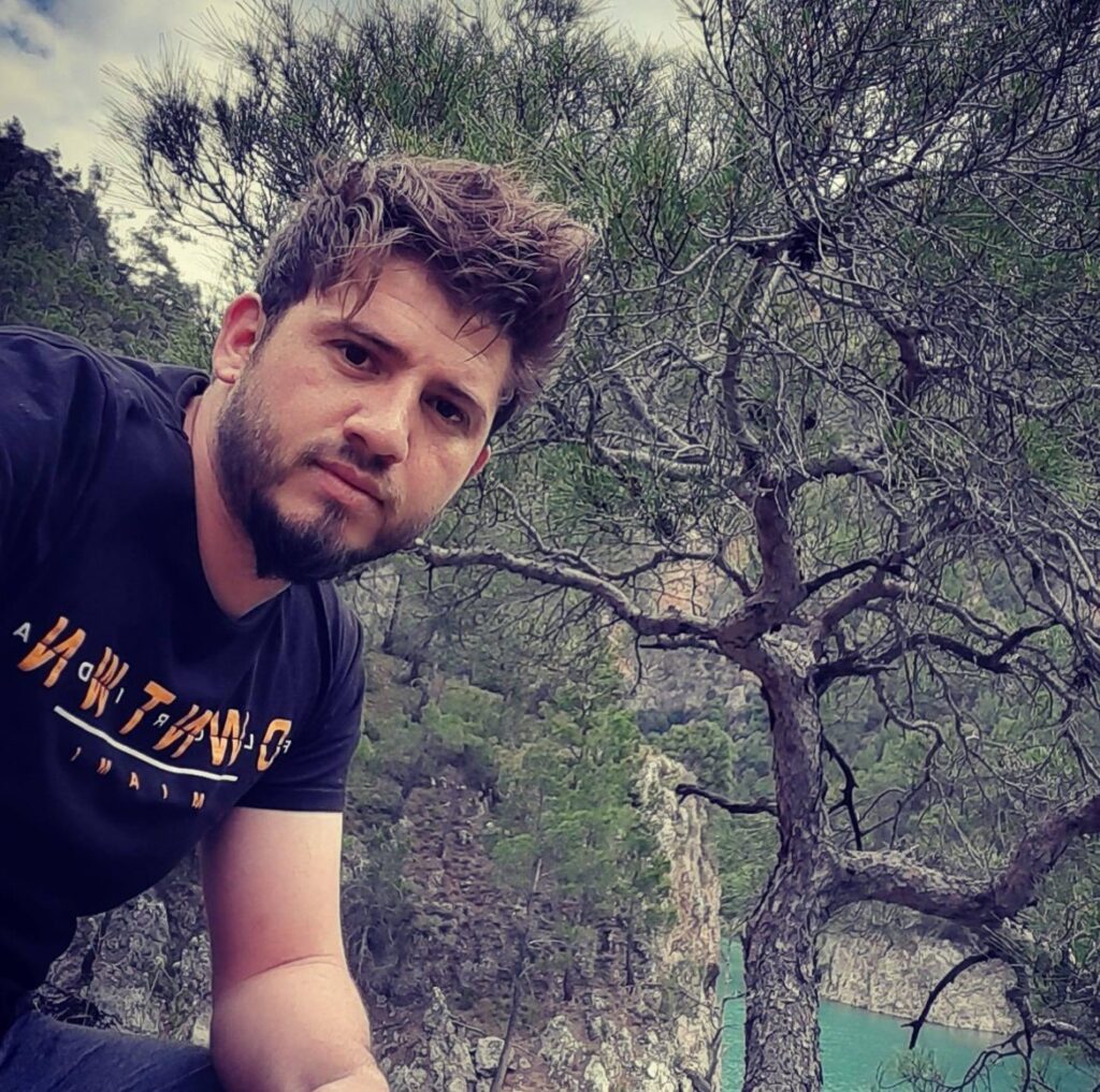 Yaralanan sürücü hastanede hayatını kaybetti