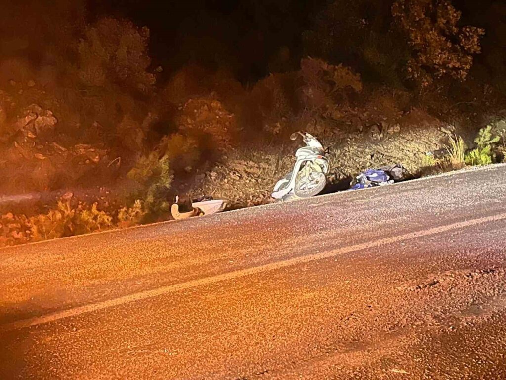 Motosiklet şarampole yuvarlandı 1 ölü