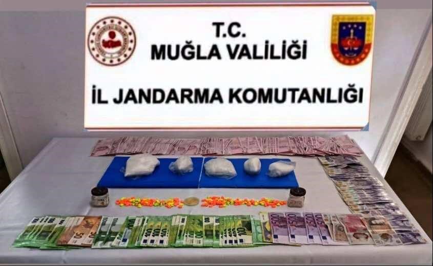 Uyuşturucu ve ruhsatsız silah operasyonunda 11 şüpheli gözaltında
