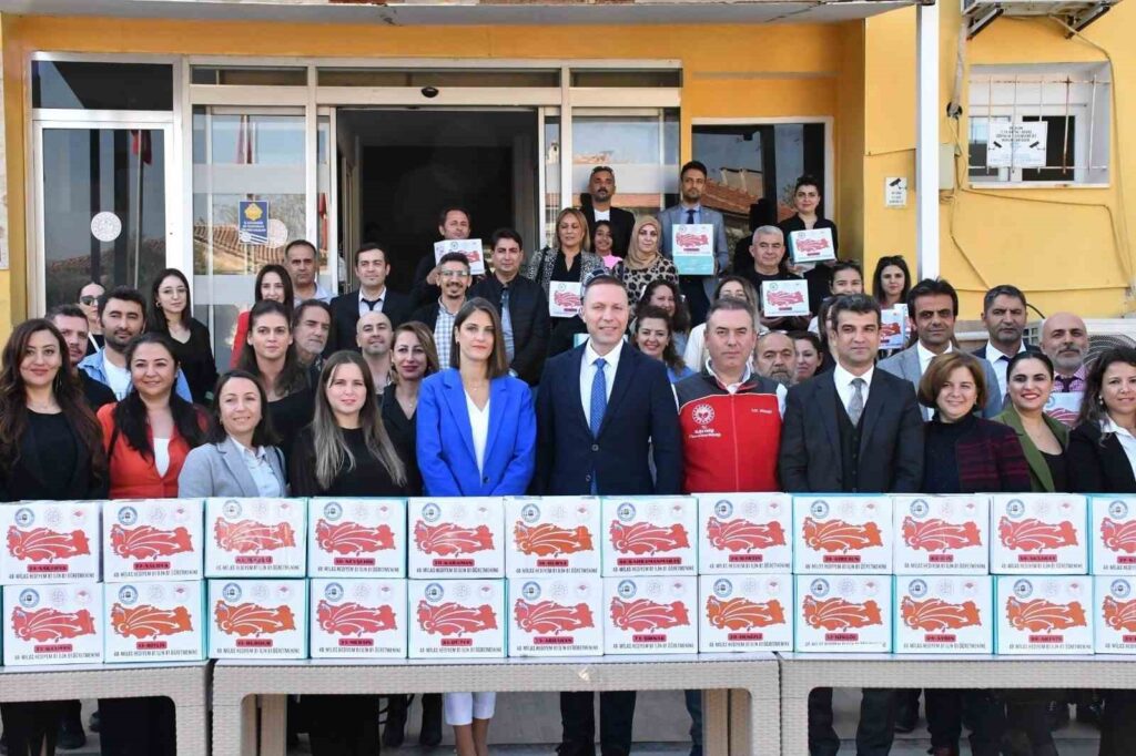 Milas’tan ülke genelindeki öğretmenlere hediyeleri gönderildi