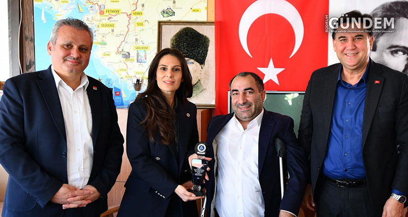 Özcan’a ‘Engelli Dostu Muğla Milletvekili’ ödülü verildi