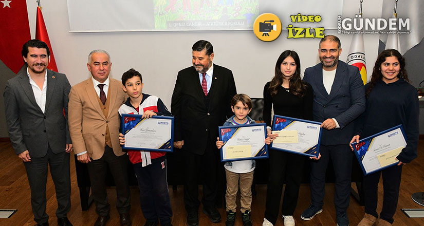 Cumhuriyet Temalı Yarışmada Ödüller Sahiplerini Buldu