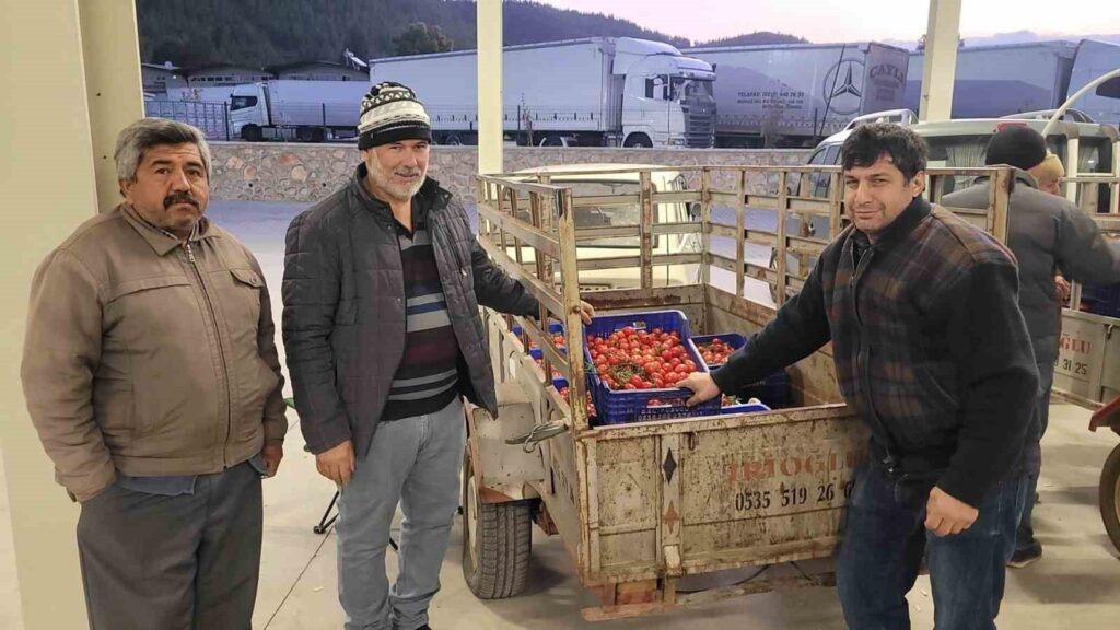 Büyükşehir hal esnafı ve üretici arasındaki sıkıntıları gideriyor