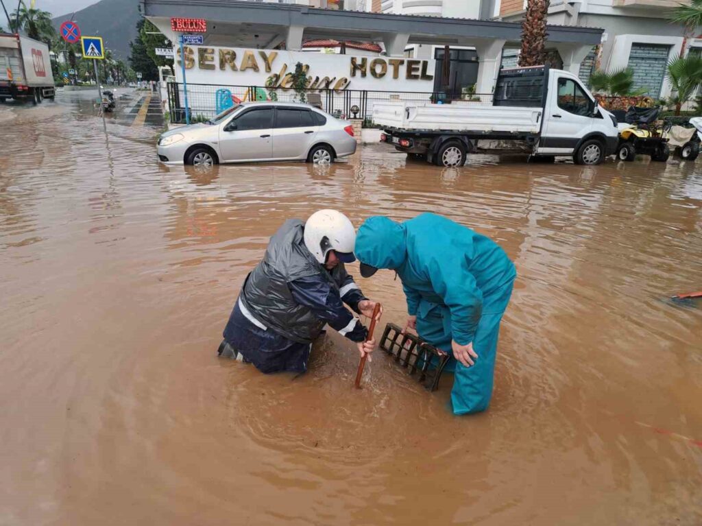 Marmaris’e 3 günde metrekareye 158.2 m3 yağmur düştü
