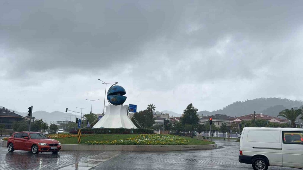 Marmaris’te sağanak yağışlar devam ediyor