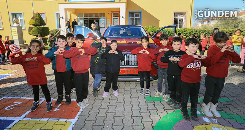 Vali Akbıyık çocukların TOGG talebini geri çevirmedi