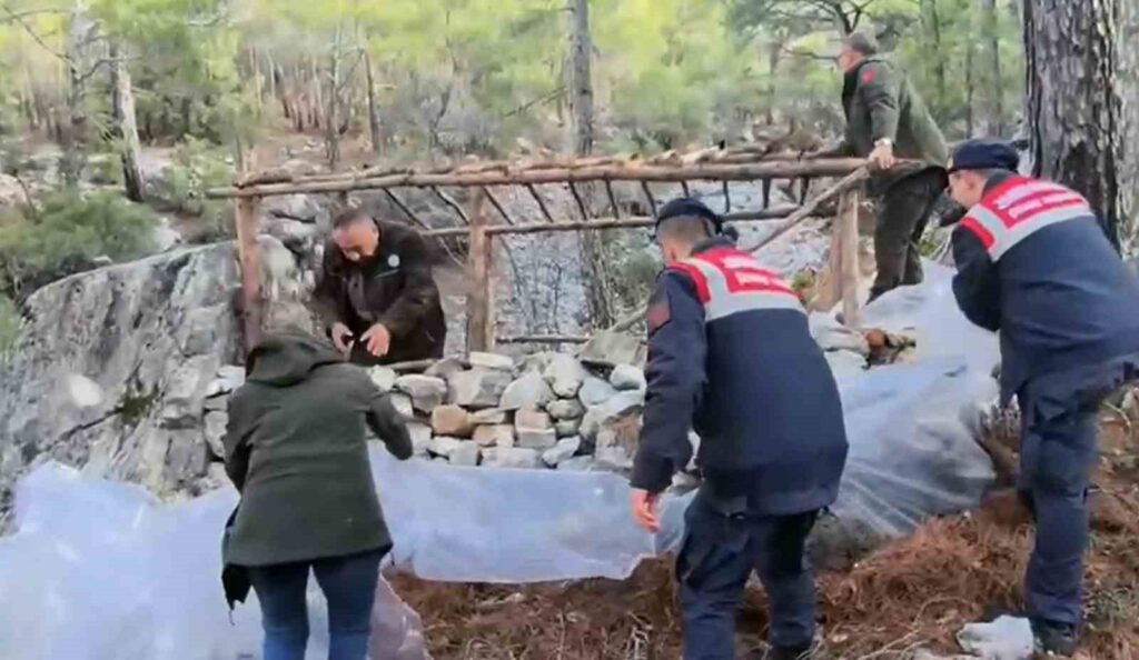 Avcıların Ormana Yaptığı Kaçak Barakalar Yıkıldı