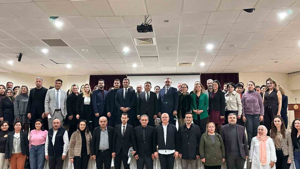 Marmaris’te Yeşilay’dan ‘bağımlı olma farkında ol‘ semineri