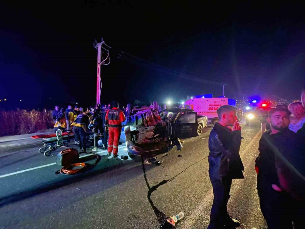 Araçlar birbirine girdi: Kaza yerine çok sayıda ambulans sevk edildi