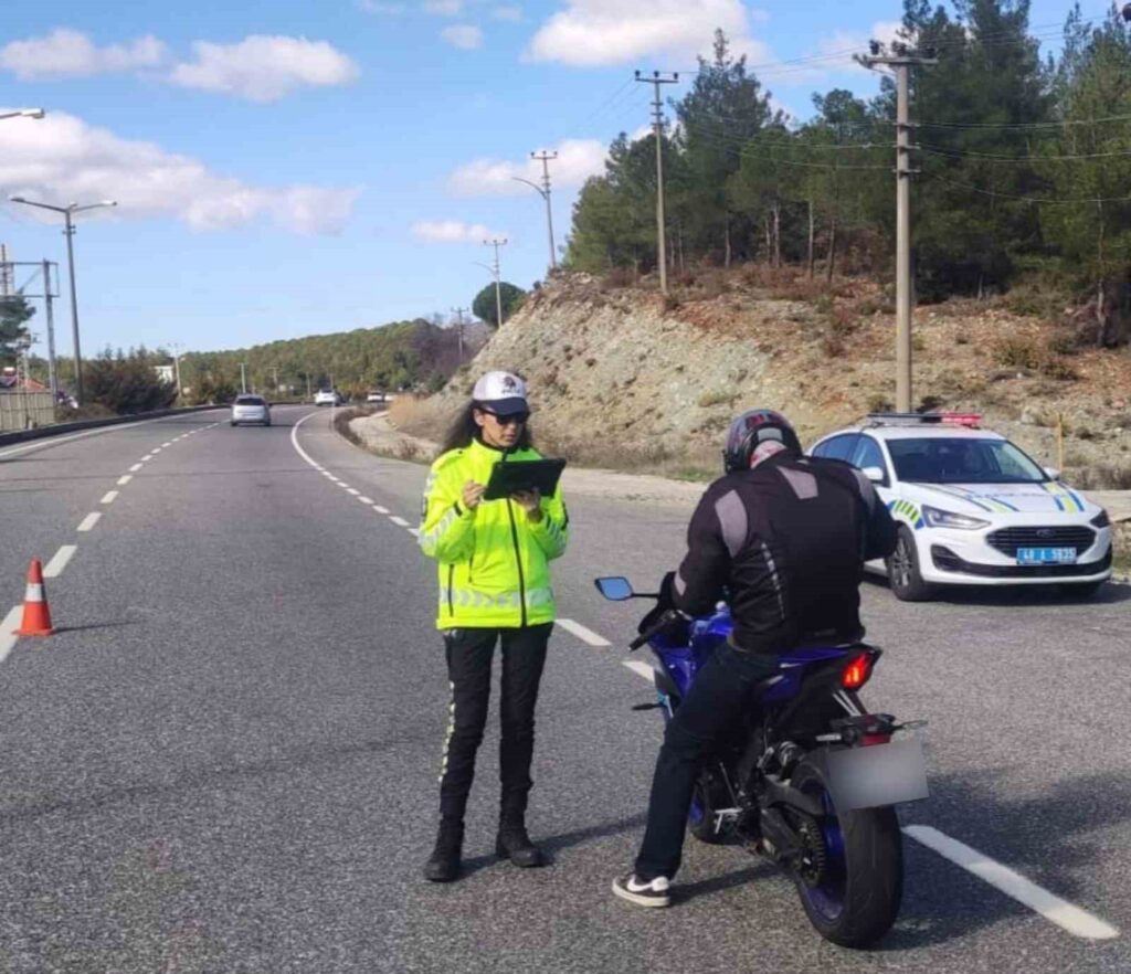 Motosiklet denetimlerinde 71 sürücüye ceza kesildi