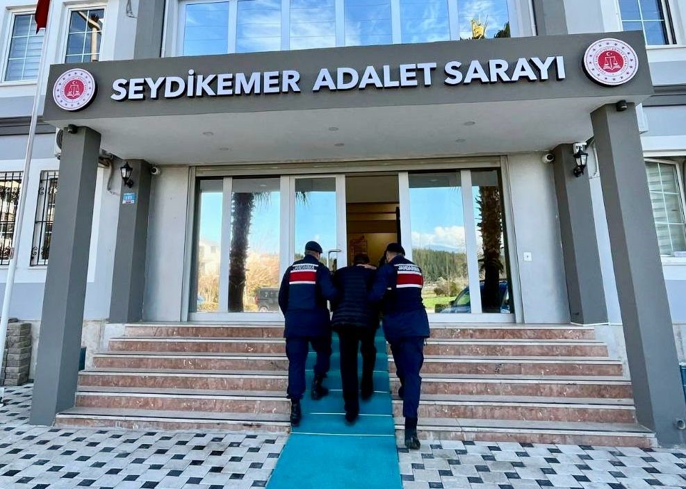 8 Ayrı Suçtan Aranan Şahıs, Seydi̇kemerde Yakalandı