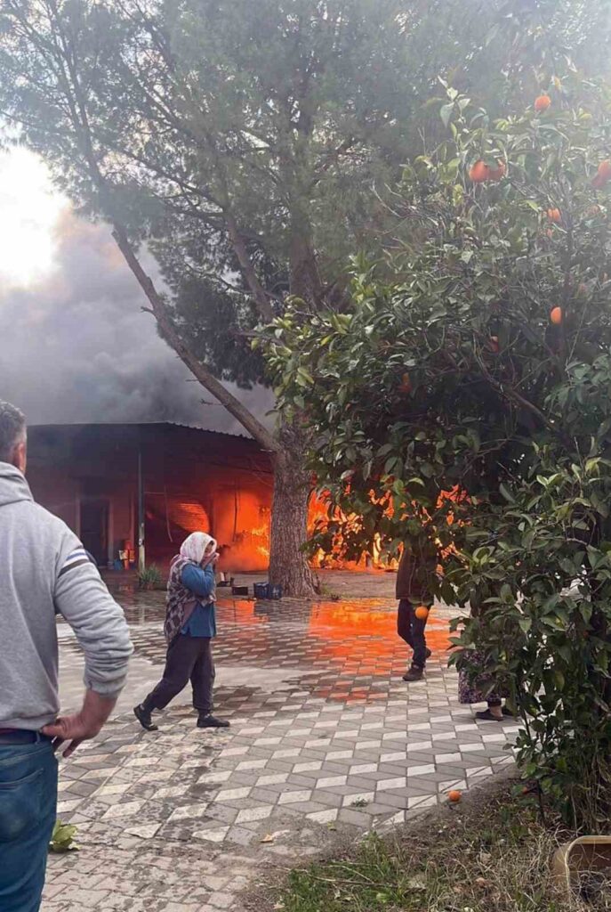 Arı Ürünleri̇ Deposunda Yangın
