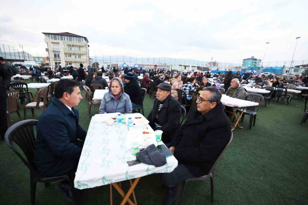 Başkan Aras, Hatay Ve Malatyada Depremzedeler İle Bi̇r Araya Geldi̇