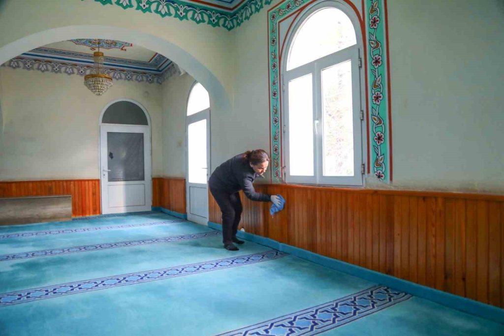 Bodrum Beledi̇yesi̇nden Ramazan Öncesi̇ Cami̇ Temi̇zli̇ği̇