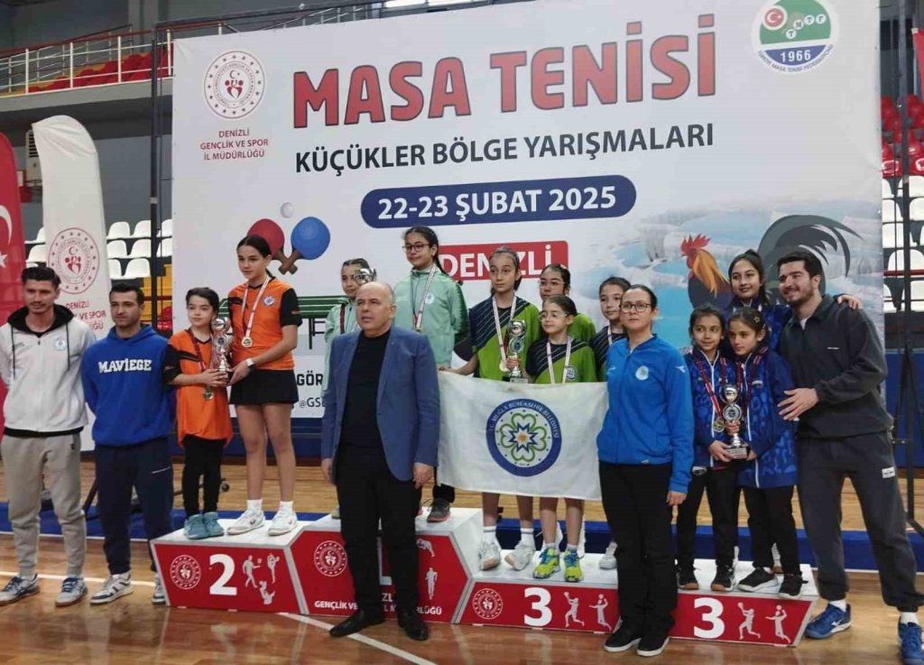 Büyükşehi̇r Masa Teni̇si̇ Takımı 57 Takım Arasında Üçüncü Oldu