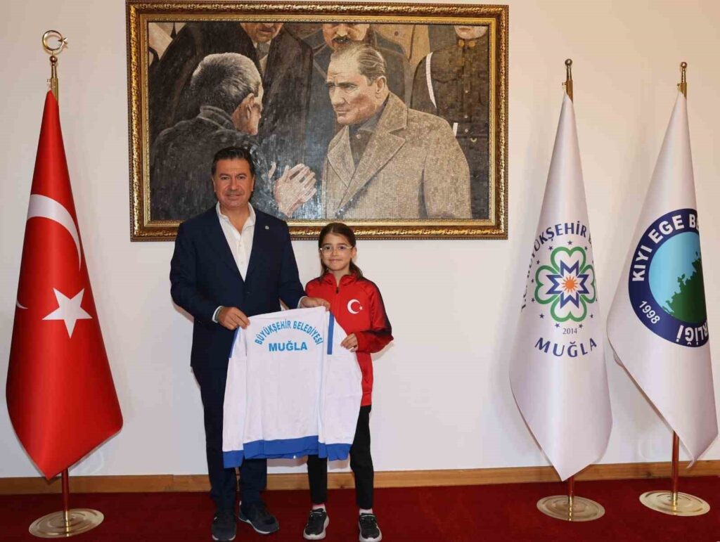 Büyükşehi̇r Sporcusu Masa Teni̇si̇nde Dünya Dördüncülüğüne Yükseldi̇