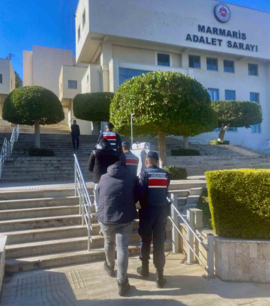 Cezaevi̇ Fi̇rari̇si̇ Ti̇cari̇ Taksi̇ni̇n Bagajında Yakalandı