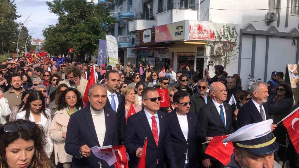Datça Badem Çi̇çeği̇ Festi̇vali̇ Sürüyor