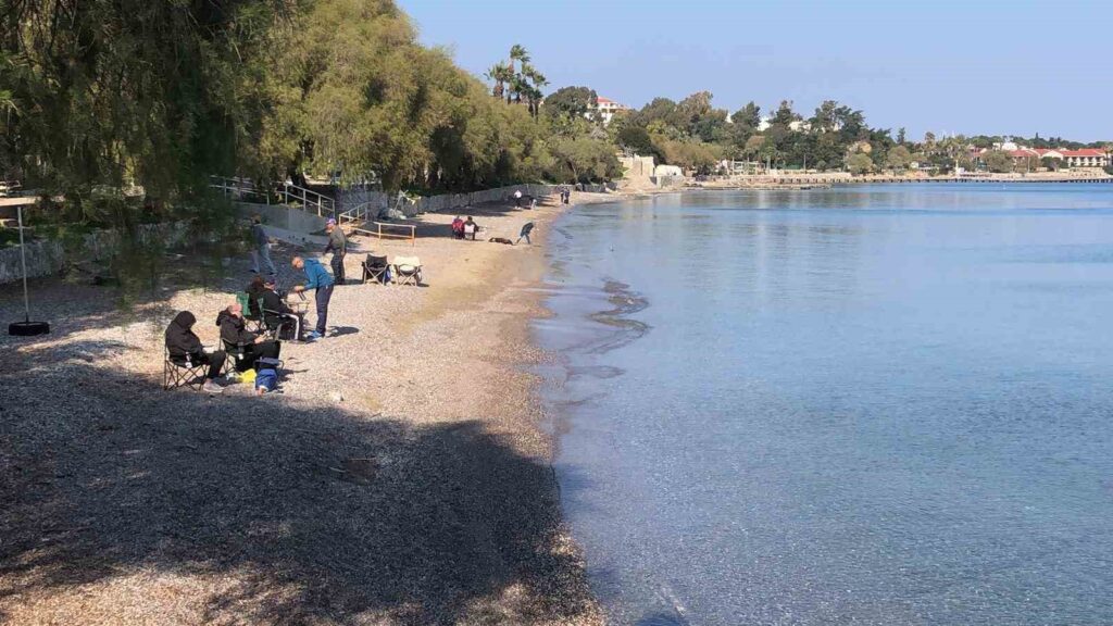 Datçalılar Güneşi̇n Tadını Sahi̇lde Çıkardı