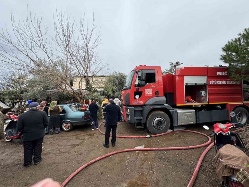 Fethi̇yede Ev Yangını: 1 Ki̇şi̇ Hayatını Kaybetti̇