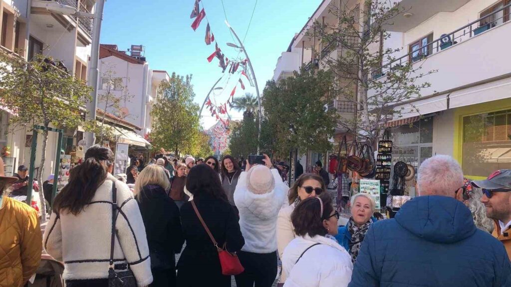Geleneksel Datça Badem Çi̇çeği̇ Festi̇vali̇ Başladı