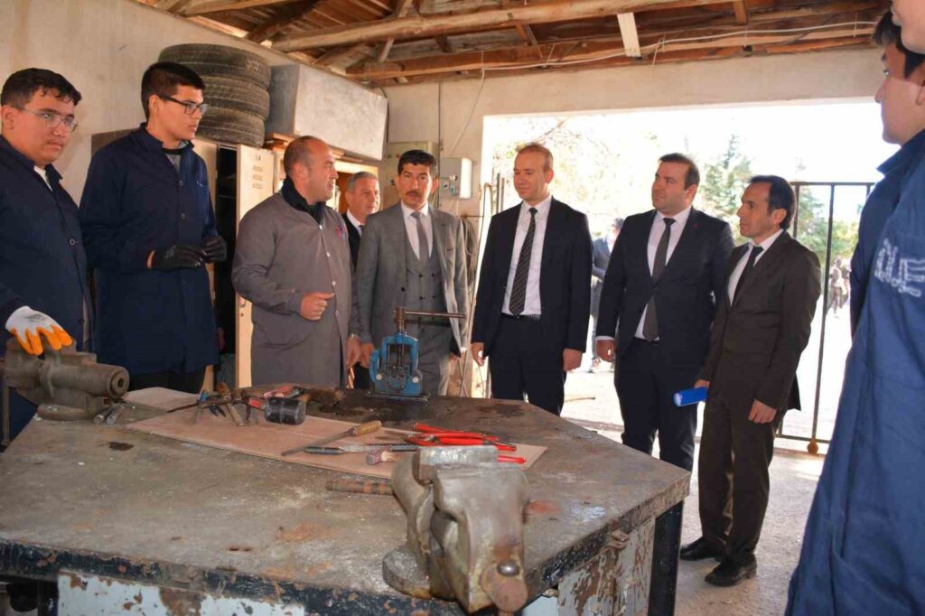 Köyceği̇z Kaymakamı Maslak, Okulda Atölye Çalışmalarını Yeri̇nde İnceledi̇
