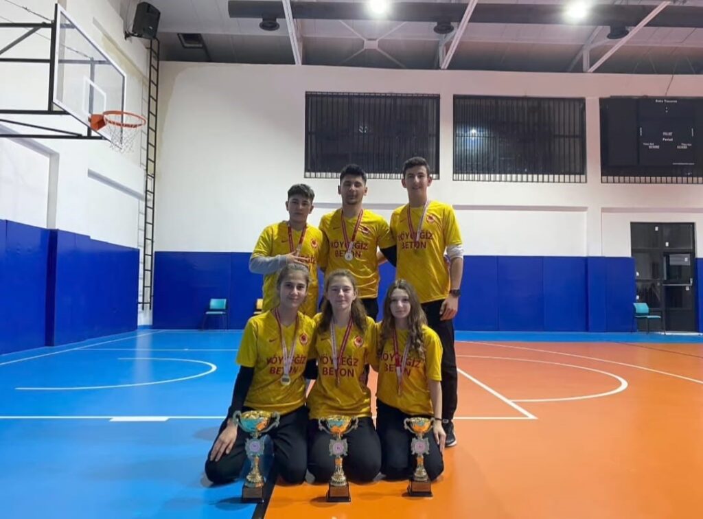 Köyceği̇z Nai̇p Hüseyi̇n Anadolu Li̇sesi̇ Floor Curli̇ng Kız Takımı İl Bi̇ri̇nci̇si̇
