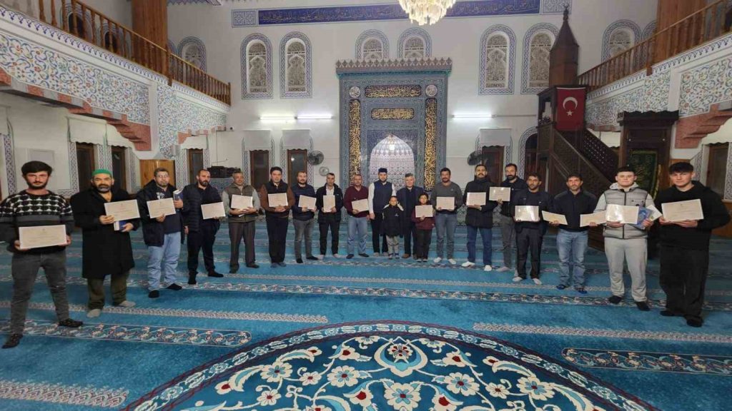Köyceği̇zde Kuran Öğrenen Kursi̇yerler Belgeleri̇ni̇ Aldı