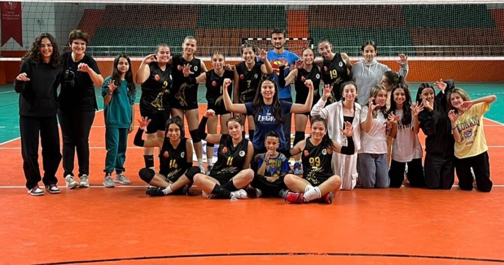 Köyceği̇zde Voleybol Kulübü 7Den 77Ye Güçlü Kadınlar Yeti̇şti̇ri̇yor